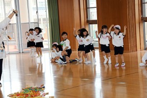エンゼルホールで楽しい運動あそび‼　年長B・年中たんぽぽ