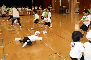 エンゼルホールで楽しい運動あそび‼　年長B・年中たんぽぽ