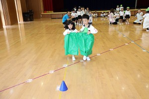 エンゼルホールで楽しい運動あそび‼　年長B・年中たんぽぽ