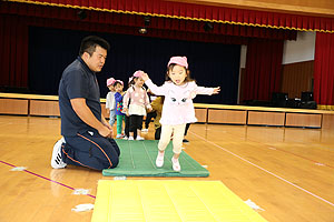 体操教室　笑顔いっぱい　ひよこ