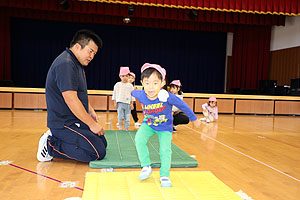 体操教室　笑顔いっぱい　ひよこ