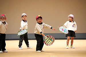 文化会館でリズム予行　年中Aチーム