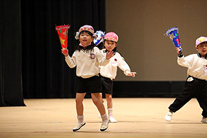 文化会館でリズム予行　年中Aチーム