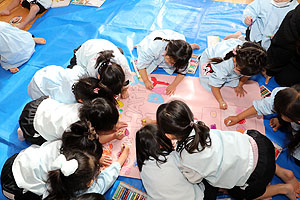 エンゼル幼稚園のお誕生日おめでとう　りす・ひよこ