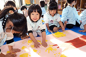 エンゼル幼稚園のお誕生日おめでとう　りす・ひよこ