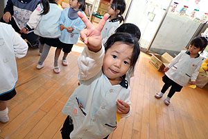 エンゼル幼稚園のお誕生日おめでとう　ことり