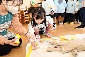 エンゼル幼稚園のお誕生日おめでとう　ことり