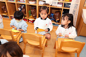 エンゼル幼稚園のお誕生日おめでとう　ことり