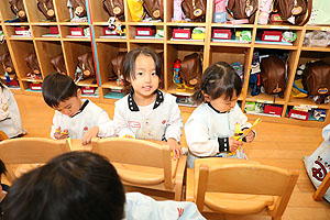 エンゼル幼稚園のお誕生日おめでとう　ことり