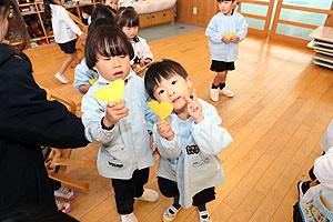 エンゼル幼稚園のお誕生日おめでとう　ことり