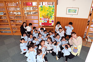 エンゼル幼稚園のお誕生日の制作　D・E・さくら・すみれ・ばら・うさぎ・きりん・こあら・ひまわり