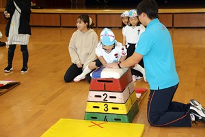 体操教室　楽しかったね　　- 跳び箱 -　　こあら