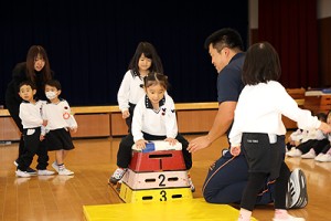 体操教室　楽しかったね　　　-跳び箱-   　    きりん