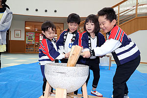 もちつき大会　年長組・ひよこ　NO.1