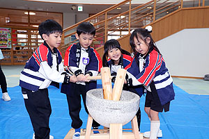 もちつき大会　年長組・ひよこ　NO.1