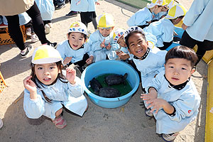 ふれあい動物園　たのしかったね　年少組