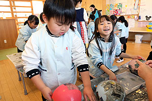 作品展の制作活動　張り子　A・D