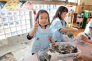 作品展の制作　張り子　すみれ・さくら・ひまわり