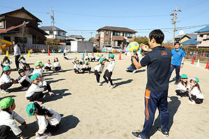 サッカー教室が開かれました　年長A・B