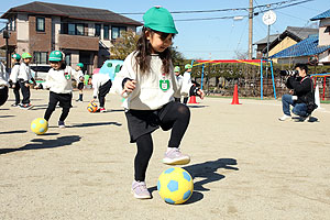 サッカー教室が開かれました　年長A・B