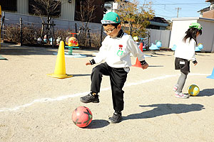 サッカー教室が開かれました　年長A・B