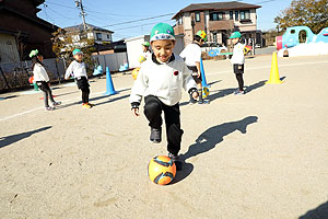 サッカー教室が開かれました　年長A・B