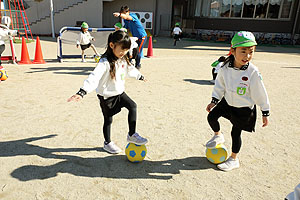 サッカー教室が開かれました　年長A・B