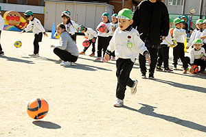 サッカー教室が開かれました　年長A・B