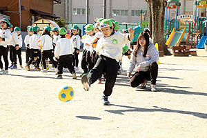 サッカー教室が開かれました　年長A・B