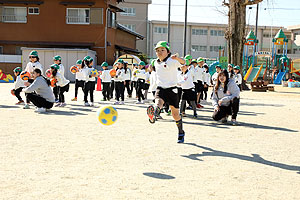 サッカー教室が開かれました　年長A・B