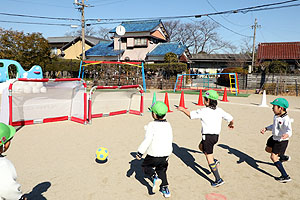 サッカー教室が開かれました　年長A・B