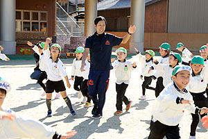 サッカー教室が開かれました　年長A・B