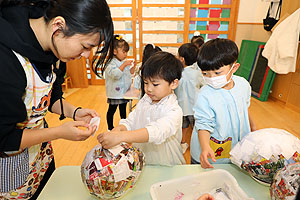 作品展の制作　張り子　Ｂ・たんぽぽ