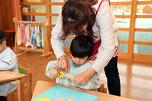 制作活動の様子　ひよこ