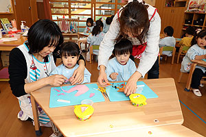 制作活動の様子　ひよこ