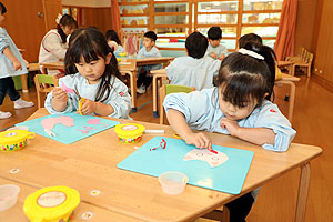 制作活動の様子　ひよこ