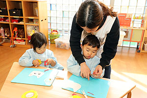 制作活動の様子　ひよこ