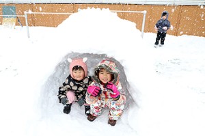 雪遊び　　