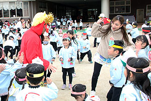 節分　みんなで豆まきをしました　全園児