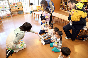 入園1日目の様子とお給食の様子です　ひよこ・あひる組