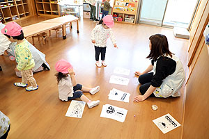 入園1日目の様子とお給食の様子です　ひよこ・あひる組