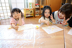 入園3日目の様子とお給食の様子です　ひよこ・あひる組