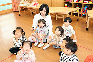 入園3日目の様子とお給食の様子です　ひよこ・あひる組