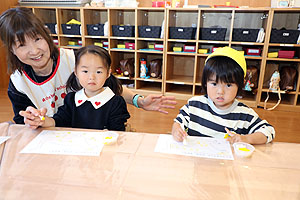 入園3日目の様子とお給食の様子です　ひよこ・あひる組