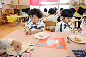 給食おいしかったね　　きりん・ぱんだ・ことり・りす