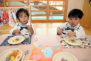 給食おいしかったね　　きりん・ぱんだ・ことり・りす