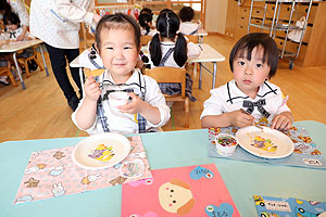 給食おいしかったね　　きりん・ぱんだ・ことり・りす