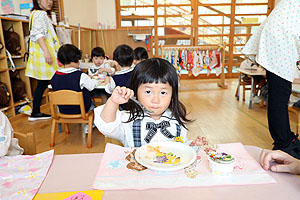 給食おいしかったね　　きりん・ぱんだ・ことり・りす