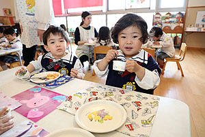 給食おいしかったね　　きりん・ぱんだ・ことり・りす