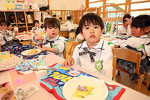 給食おいしかったね　　きりん・ぱんだ・ことり・りす